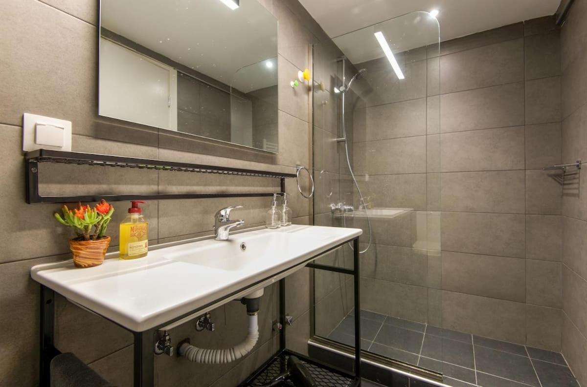 Mazi Rooms Venizelou سالونيك الغرفة الصورة